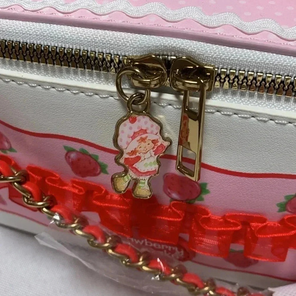 COPY - STRAWBERRY🍓SHORTCAKE Cake Slice Purse,Crossbody. NWT. - Picture 4 of 6